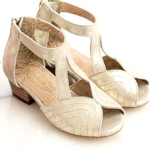 Joyfolie Gold Orelia Sandal Youth 3 EUC